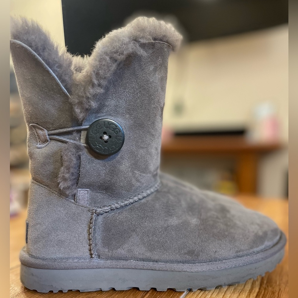 Bailey Button grey authentic uggs - Picture 3 of 7